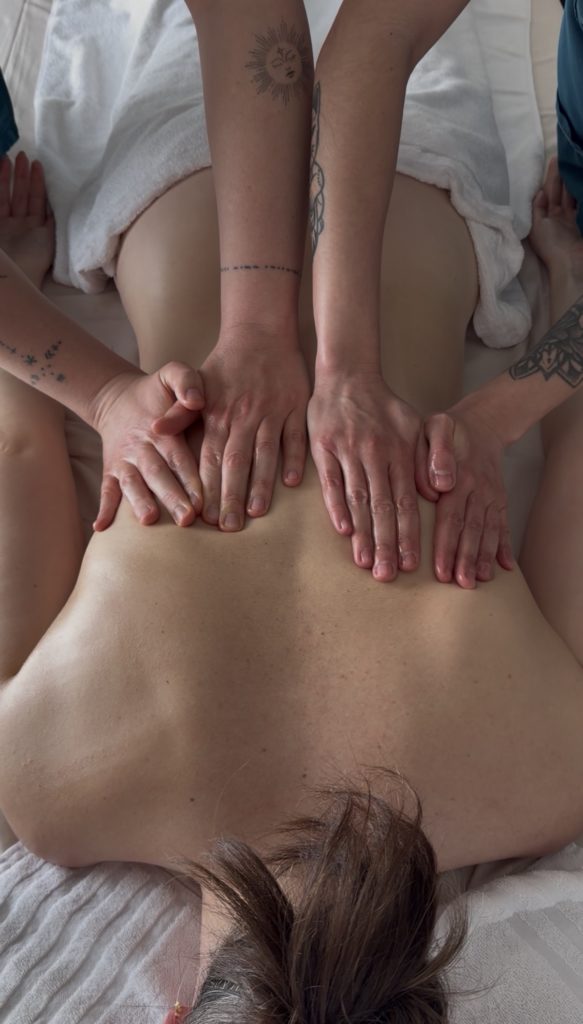 Massage 4 mains